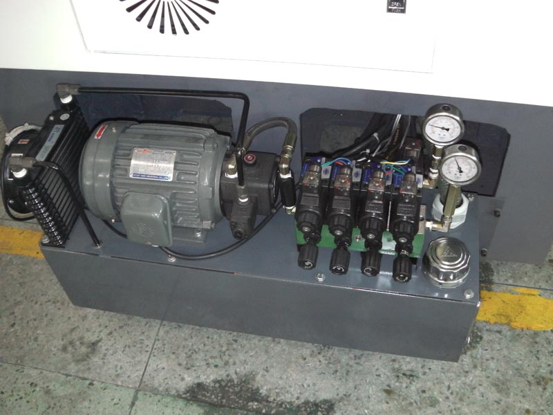 液壓站采用臺(tái)灣定量泵、液壓電機(jī)、電磁閥并加裝風(fēng)冷裝置